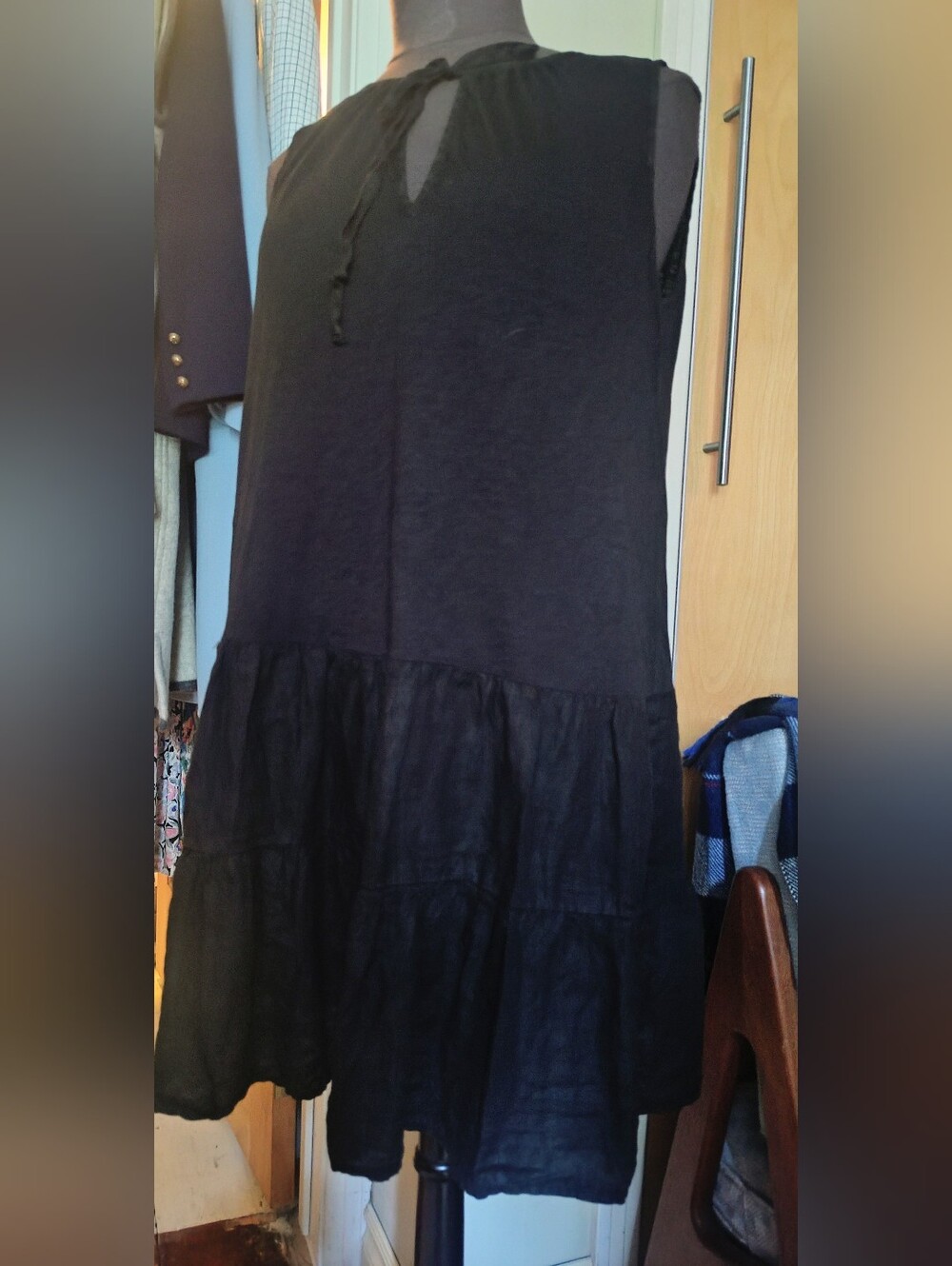 Velvet By Graham & Spencer Black Tiered Sleeveless Tie-Neck Dress Jersey & Linen